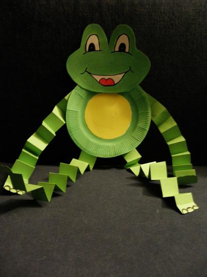 Zwierzątka z papierowych talerzyków  szablony - żaba.JPG