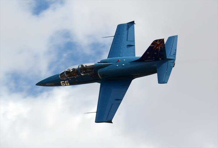 Aero L-39 Albatros - Aero L-39 Albatros 66_L-39_Albatros_VH_IJC_True_Blue_Reno_Air_Races_2014_photo_D_Ramey_Logan.jpg